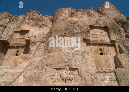 Tombes de Ataxerxes I et Darius le Grand, de la Nécropole de Naqsh-e Rostam, près de Persepolis, Iran, Moyen-Orient Banque D'Images