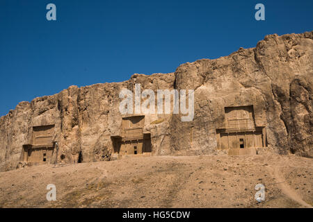 Tombes de Darius II, j'Ataxerxes et Darius le Grand, de la Nécropole de Naqsh-e Rostam, près de Persepolis, Iran, Moyen-Orient Banque D'Images