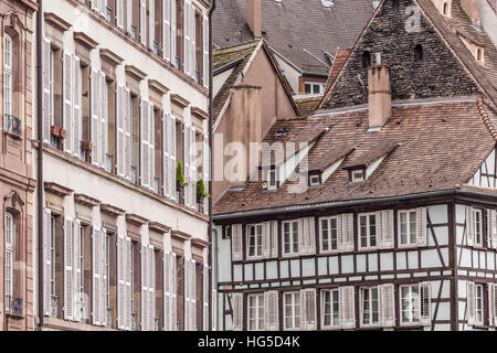 De vieilles maisons dans la Petite France, Strasbourg, Bas Rhin, Alsace, France Banque D'Images