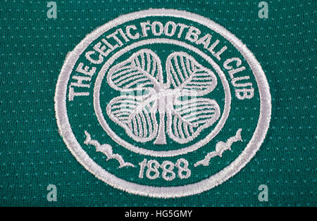Londres, Royaume-Uni - 15 octobre 2015 : Le club crête sur un maillot Celtic FC, le 15 octobre 2015. Banque D'Images