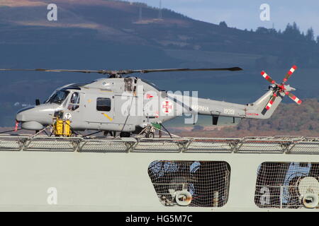 19201, un Super Westland Lynx Mk.95 de la Marine portugaise, à bord NRP Alvares Cabral au cours de l'exercice Joint Warrior 16-2. Banque D'Images