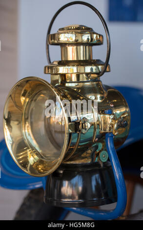 Projecteur lampe vintage transport d'une automobile 1904 Banque D'Images