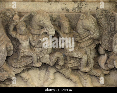 Sculptures sur des piliers de Temple Rajarajeshwari, Kannur, Kerala, Inde Banque D'Images