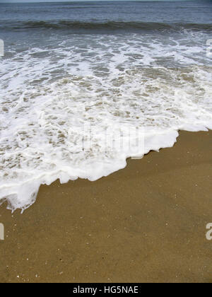 Étendue de sable et de vagues, Kappad beach, Kerala, Inde Banque D'Images