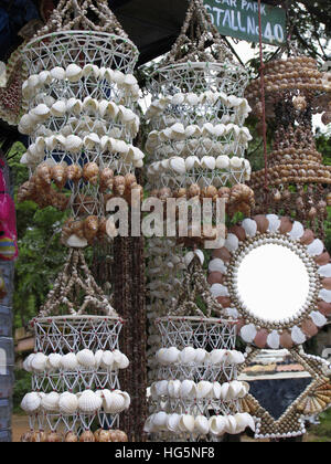 Voir les pièces fabriqué à partir de coquilles de mer. Malampuzha, Palakkad, Kerala, Inde Banque D'Images