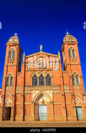 Grande cathédrale dans la ville de Betafo, centre de Madagascar Banque D'Images