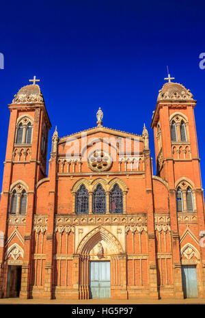 Grande cathédrale dans la ville de Betafo, centre de Madagascar Banque D'Images