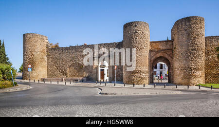 Espagne, Andalousie, province de Malaga, Ronda, remparts et la passerelle d'Almocabar (Puerta de Almocabar) Banque D'Images