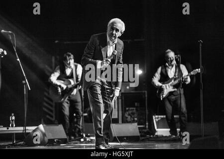 Killarney, Irlande,18 novembre 2016,Tony Christie fonctionne à l'INEC Killarney,le 18 novembre à Killarney, Irlande Banque D'Images