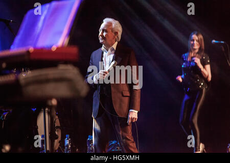 Killarney, Irlande,18 novembre 2016,Tony Christie fonctionne à l'INEC Killarney,le 18 novembre à Killarney, Irlande Banque D'Images