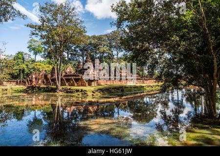 Trésors de l'ancienne Angkor et les ruines de temple de Banteay Srei Banque D'Images