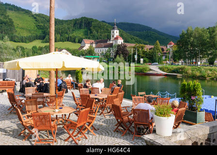 Lilienfeld : Rivière Traisen et monastère cistercien, Mostviertel, Niederösterreich, Basse Autriche, Autriche Banque D'Images