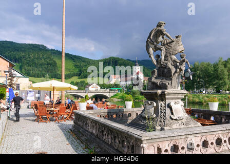 Lilienfeld : Rivière Traisen et monastère cistercien, Mostviertel, Niederösterreich, Basse Autriche, Autriche Banque D'Images