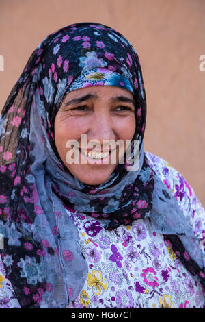 Ksar Elkhorbat, Maroc. Femme berbère Amazigh. Banque D'Images