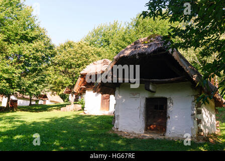 Cak (Zackenbach) cave : maisons, autrefois utilisé pour le stockage de vin et de châtaigniers dans le parc naturel avec l'Günser Geschriebenstein-Irottkö Banque D'Images