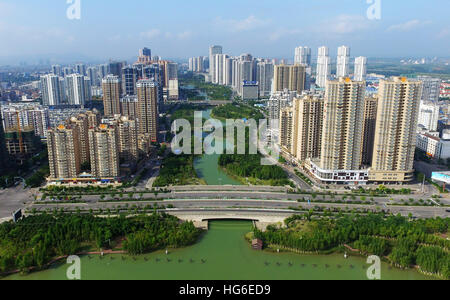 Beijing, Chine. 5 Août, 2016. Photo prise le 5 août 2016, montre une vue aérienne de la ville de Laibin, Chine du Sud, région autonome Zhuang du Guangxi. © Li Bin/Xinhua/Alamy Live News Banque D'Images