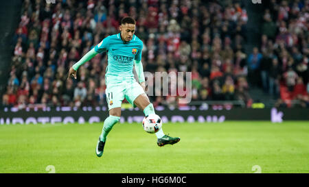 Bilbao, Espagne. 5 janvier, 2017. Neymar Jr. (marche avant, FC Barcelone) en action pendant le match de foot de ronde de 16 de l'espagnol King's Cup entre Athletic Club et le FC Barcelone à San Mames Stadium le 5 janvier 2017 à Bilbao, en Espagne. ©david Gato/Alamy Live News Banque D'Images