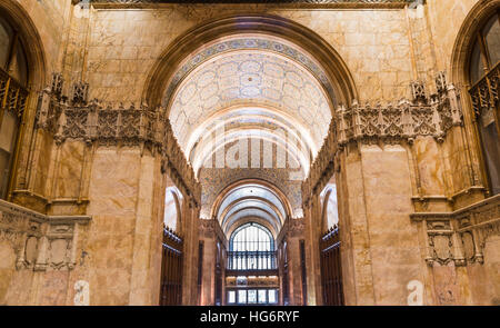 Détails de l'architecture d'intérieur le hall de l'édifice historique Woolworth Building à New York, conçu par l'architecte Cass Gilbert Banque D'Images