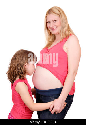 Little girl kissing ventre de femme enceinte Banque D'Images