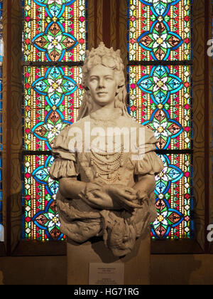 La reine Elisabeth de Hongrie et de l'impératrice d'Autriche, buste en marbre dans l'église Matthias de Budapest, Hongrie Banque D'Images