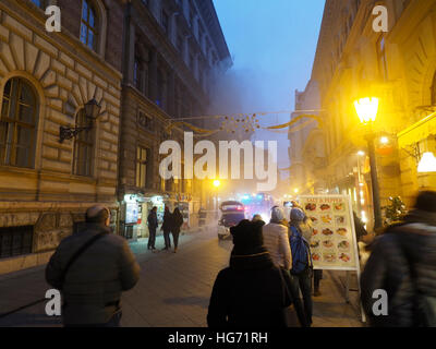 Urgence d'incendie dans la Vaci Utca, Budapest city centre, Hongrie Banque D'Images