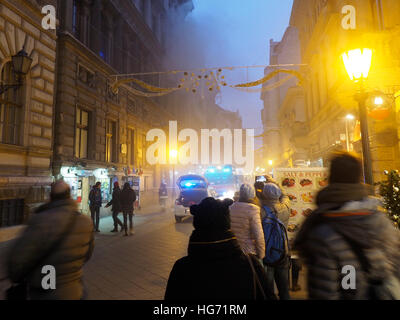 Urgence d'incendie dans la Vaci Utca, Budapest city centre, Hongrie Banque D'Images