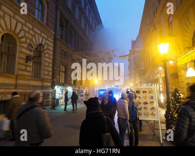 Urgence d'incendie dans la Vaci Utca, Budapest city centre, Hongrie Banque D'Images