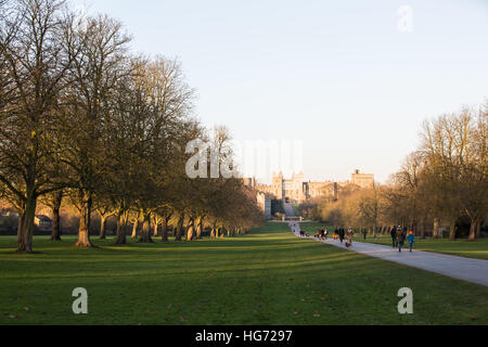 Windsor, Royaume-Uni. 5 janvier, 2017. Le Château de Windsor et la longue marche à la fin de l'après-midi en hiver. Banque D'Images