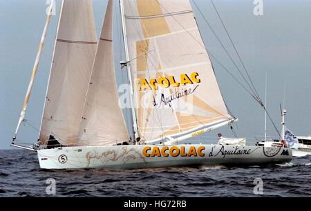 AJAXNETPHOTO. Juin 7th, 1992. PLYMOUTH, en Angleterre. - EUROPE 1 étoiles -une seule course transatlantique en français - 60FT MONOCOQUE CACOLAC ENTRÉE D'AQUITAINE skippé par Yves PARLIER AU DÉBUT placé 6ème AU CLASSEMENT GÉNÉRAL DE LA FINALE. PHOTO:JONATHAN EASTLAND/AJAX REF:920706 2  13A Banque D'Images