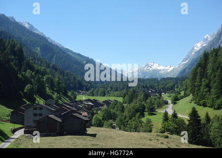 Le village de Praz de Fort, dans le Val Ferret, Suisse. Banque D'Images