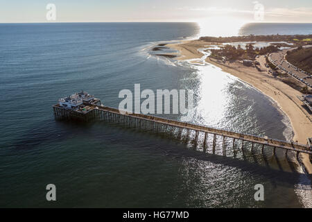 Vue aérienne de Malibu Pier, Surfrider Beach et Malibu Lagoon en Californie du Sud. Banque D'Images