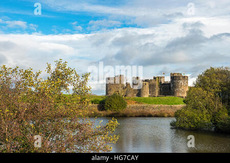 Château de Caerphilly South Wales montrant les douves Banque D'Images