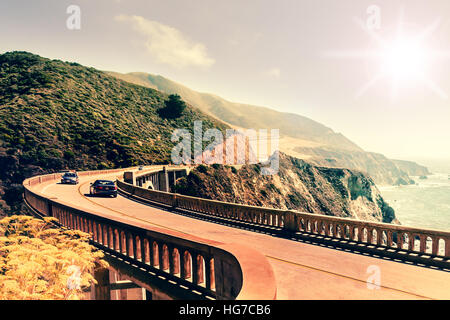 Bixby Creek Bridge sur l'autoroute no 1 à la côte ouest des États-Unis du sud de Los Angeles, région de Big Sur Banque D'Images