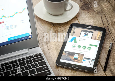 Krynica-Zdroj, Pologne - janvier 04, 2017 : l'installation de l'application de Google AdWords sur le Samsung Galaxy Note. Google Adwords est le plus célèbre publicité sys Banque D'Images