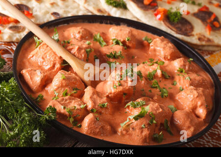 Poulet tikka masala indien close-up sur la table horizontale. Banque D'Images