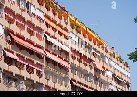 Appartement moderne et coloré bloc dans Granada, Espagne Banque D'Images