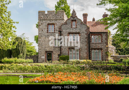 The Tower House aux jardins Westgate de Canterbury, Kent, Angleterre Banque D'Images