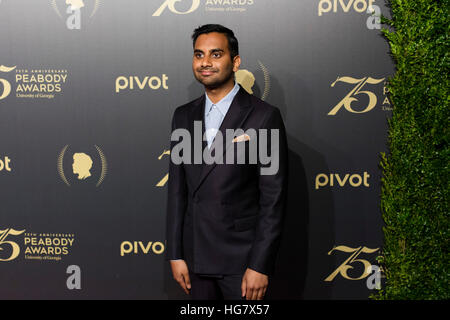 Aziz Ansari arrive à la 75e Peabody Awards le 21 mai 2016 à New York, New York. Banque D'Images