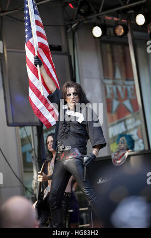 Alice Cooper réalise dans le cadre de la Fox et ses amis de la série de concerts d'été Banque D'Images