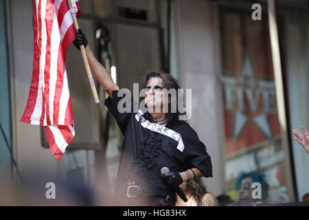 Alice Cooper réalise dans le cadre de la Fox et ses amis de la série de concerts d'été Banque D'Images