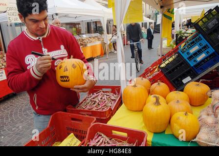 Vigevano (Lombardie, Italie), marché des producteurs, les ventes directes du producteur au consommateur Banque D'Images