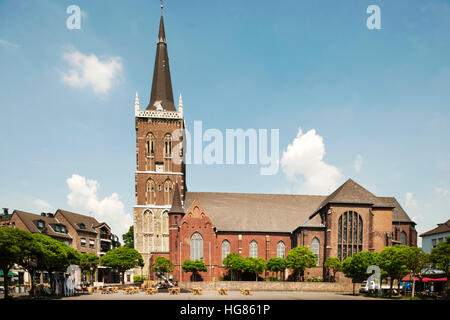 Deutschland, NRW, Städteregion Aachen, Eschweiler, Hauptpfarrkirche Sankt Peter und Paul am Markt Banque D'Images