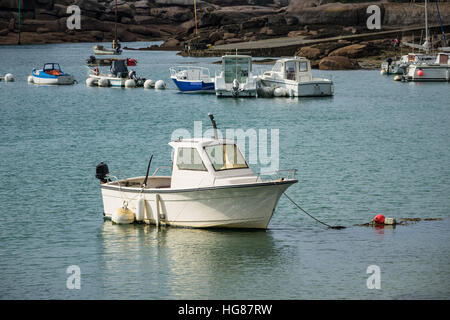 Côte de Granit Rose en Bretagne près de Perros-Guirec, France Banque D'Images