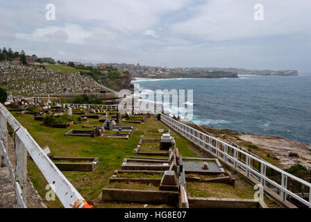 Cimetière et océan, près de la plage de Bondi, Australie Banque D'Images