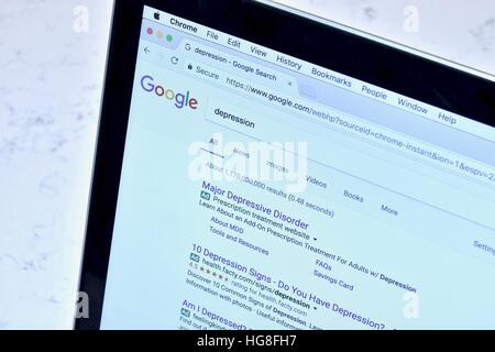 Un Apple Macbook Pro de l'affichage d'une recherche Web Google pour la dépression Banque D'Images