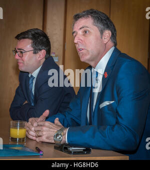 Metroplitain Maire de Liverpool Steve Rotherham député (à droite), Maire de Métro Manchester Andy Burnham ( à gauche ) Banque D'Images