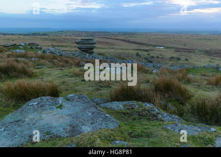 La célèbre Cheesewring sur Bodmin Moor près de larbins à Cornwall Banque D'Images