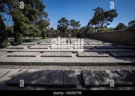 Tombes sur partie polonaise de Doulab cimetière à Téhéran, principale et la plus grande place de l'enterrement de réfugiés polonais en Iran en période de WW2 Banque D'Images