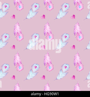 L'aquarelle transparente avec motif plumes dessiné à la main et coeur rouge sur fond rose Banque D'Images