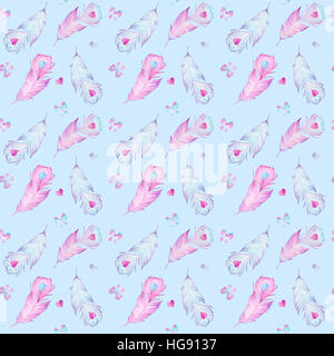 Aquarelle dessiné à la main avec motif transparent vintage plumes, cœurs et arcs sur fond bleu clair Banque D'Images